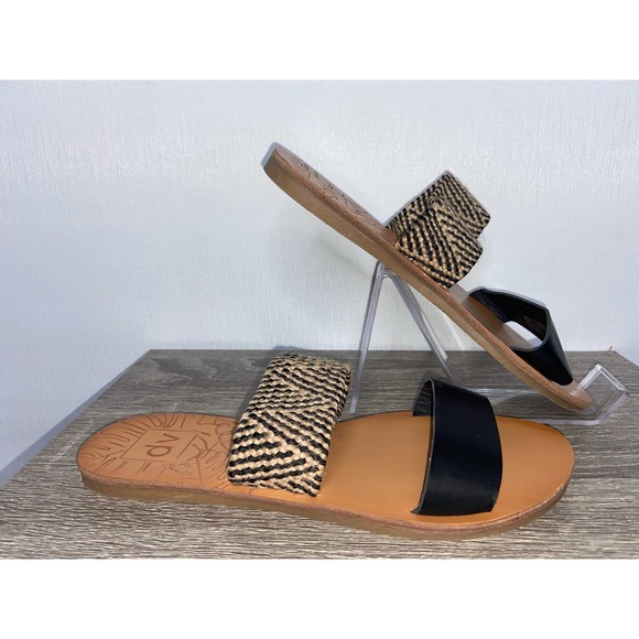 Dolce Vita Shoes - Dolce Vita Women’s Black & Tan Straw Sandals Size 7 (I)